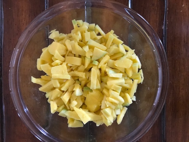 cut mango pieces