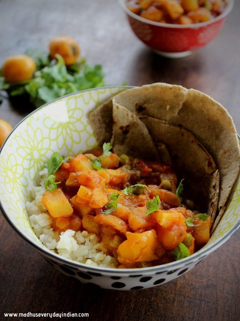 potato loquat curry serve with rice and roti in a bowl