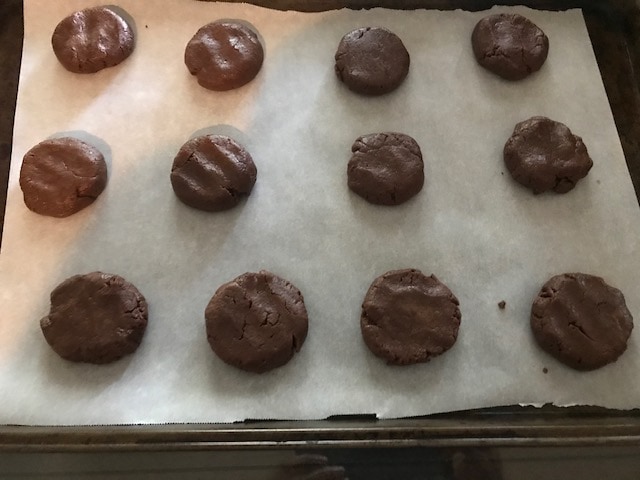 nutella cookies arranged in a baking tray lined with parchment paper