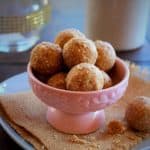 sesame seeds ladoo arranged in a cute pink bowl