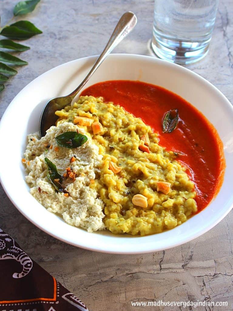 oats pongal served with coconut chutney and gojju and water