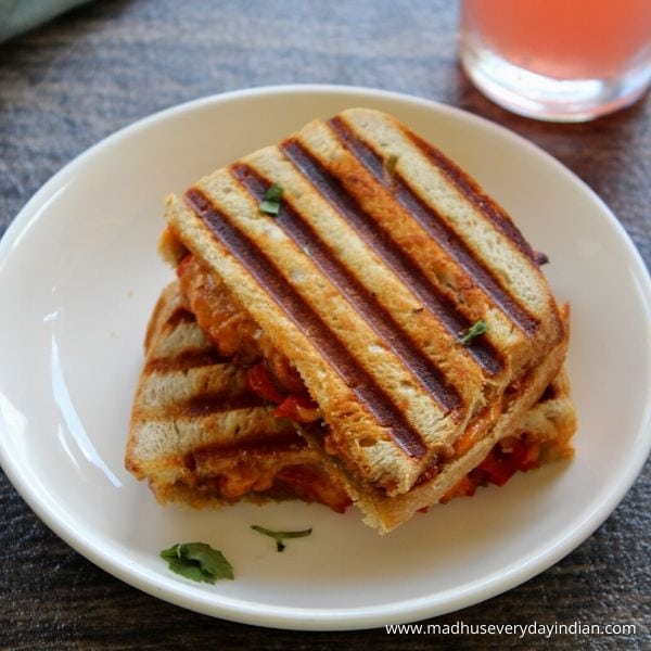 paneer sandwich served with juice