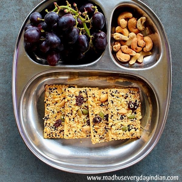 trail mix crackers, grapes and roasted cashew