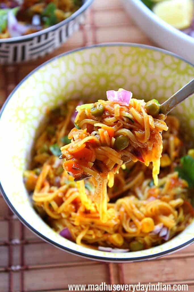 pav bhaji maggi noodles are being shown in the fork
